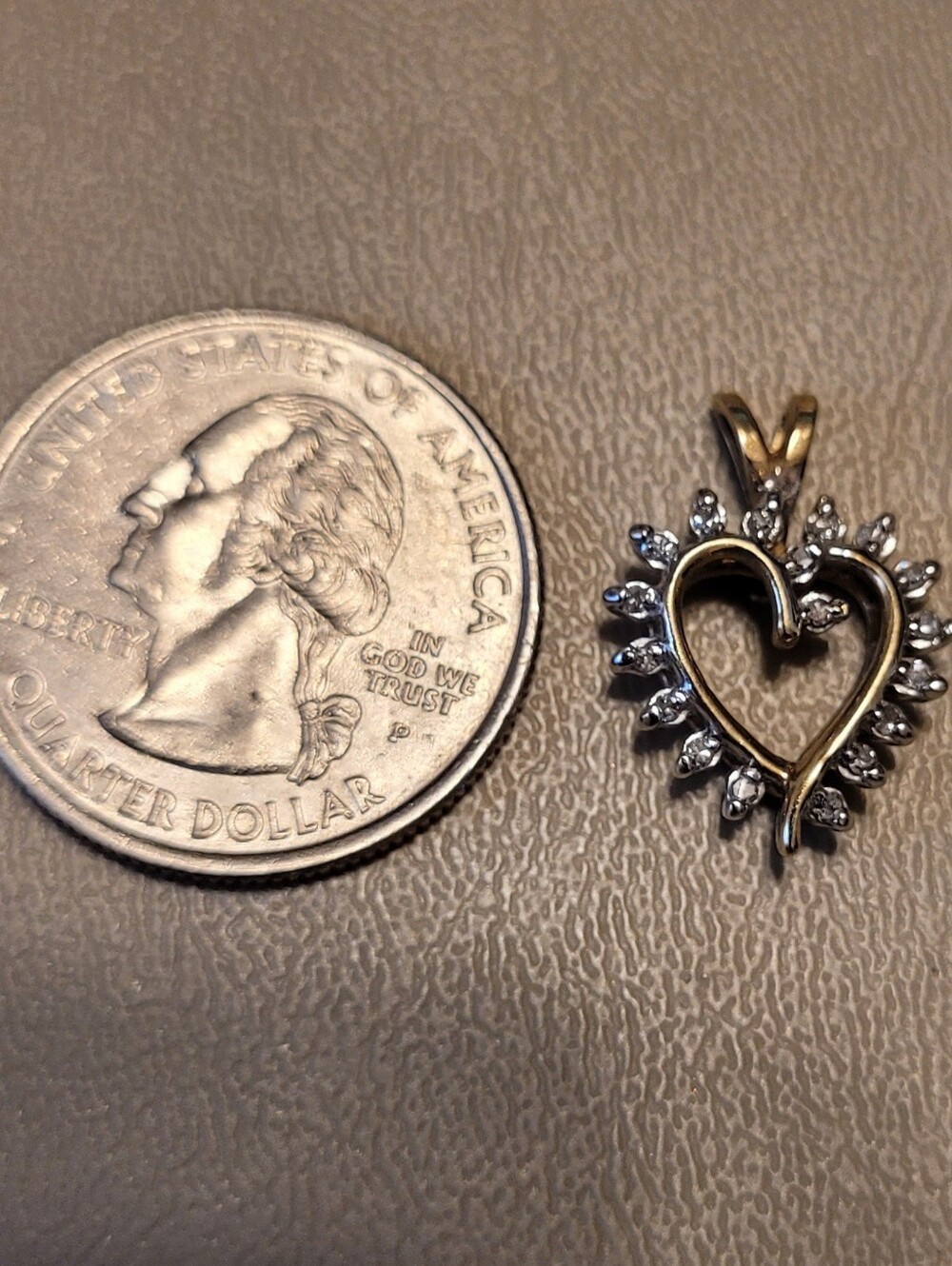 10kt Gold Heart Pendant Necklace with Clear Accents. - Picture 6 of 6